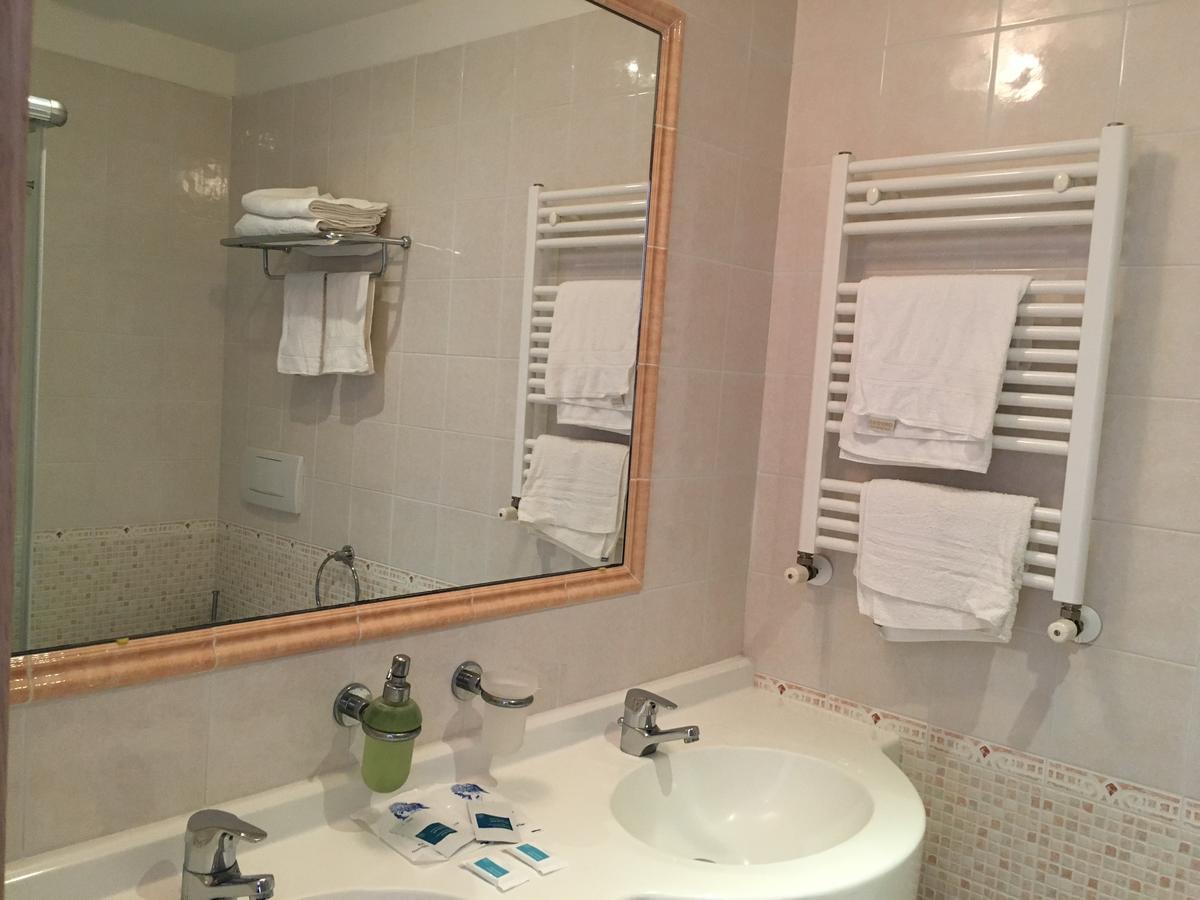 Hotel Excelsior カットーリカ エクステリア 写真